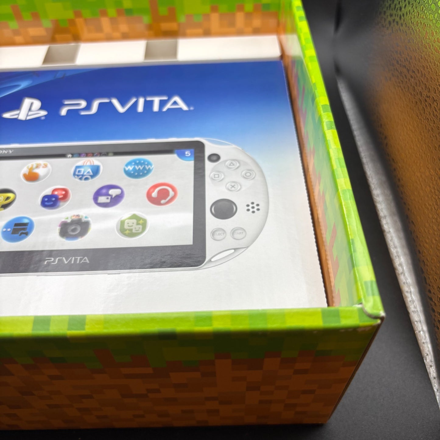 SONY PS Vita Minecraft Special Edition White Console Bundle With Game, Case, Box