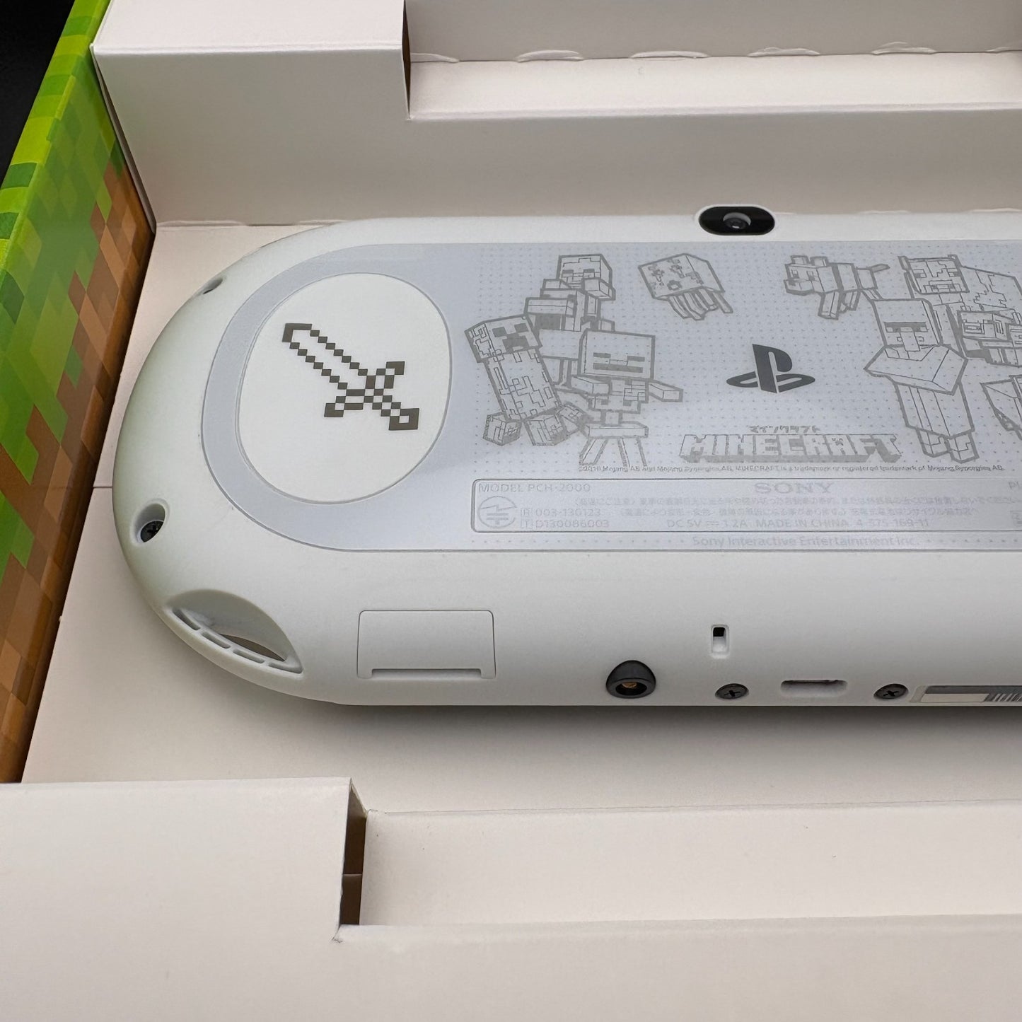 SONY PS Vita Minecraft Special Edition White Console Bundle With Game, Case, Box