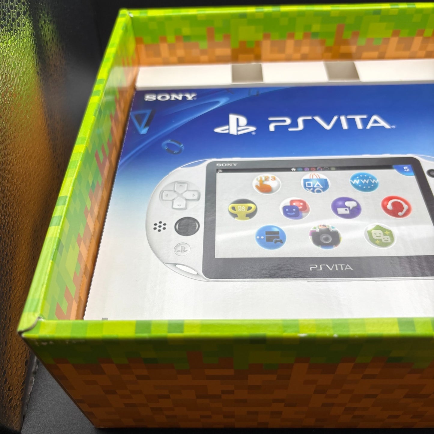 SONY PS Vita Minecraft Special Edition White Console Bundle With Game, Case, Box