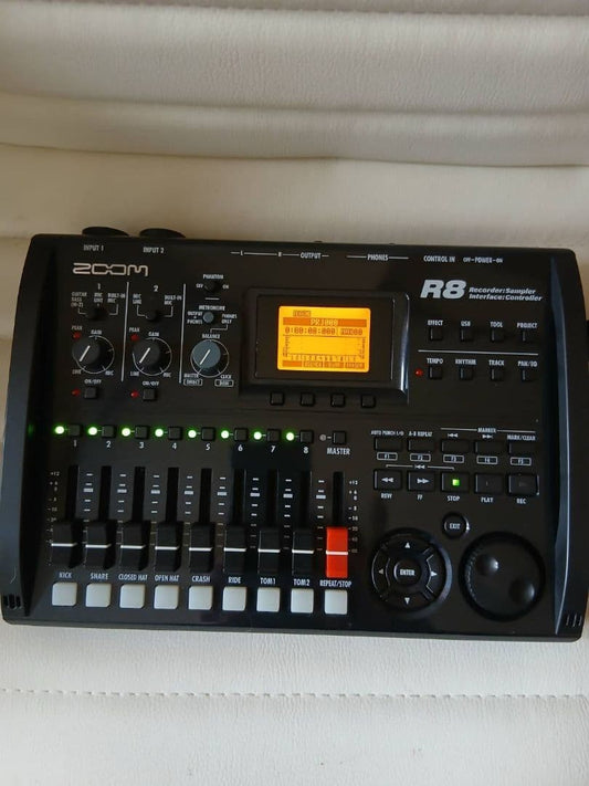 Zoom R8 Multitrack Digital Recorder 8-track MTR Sampler Working Order